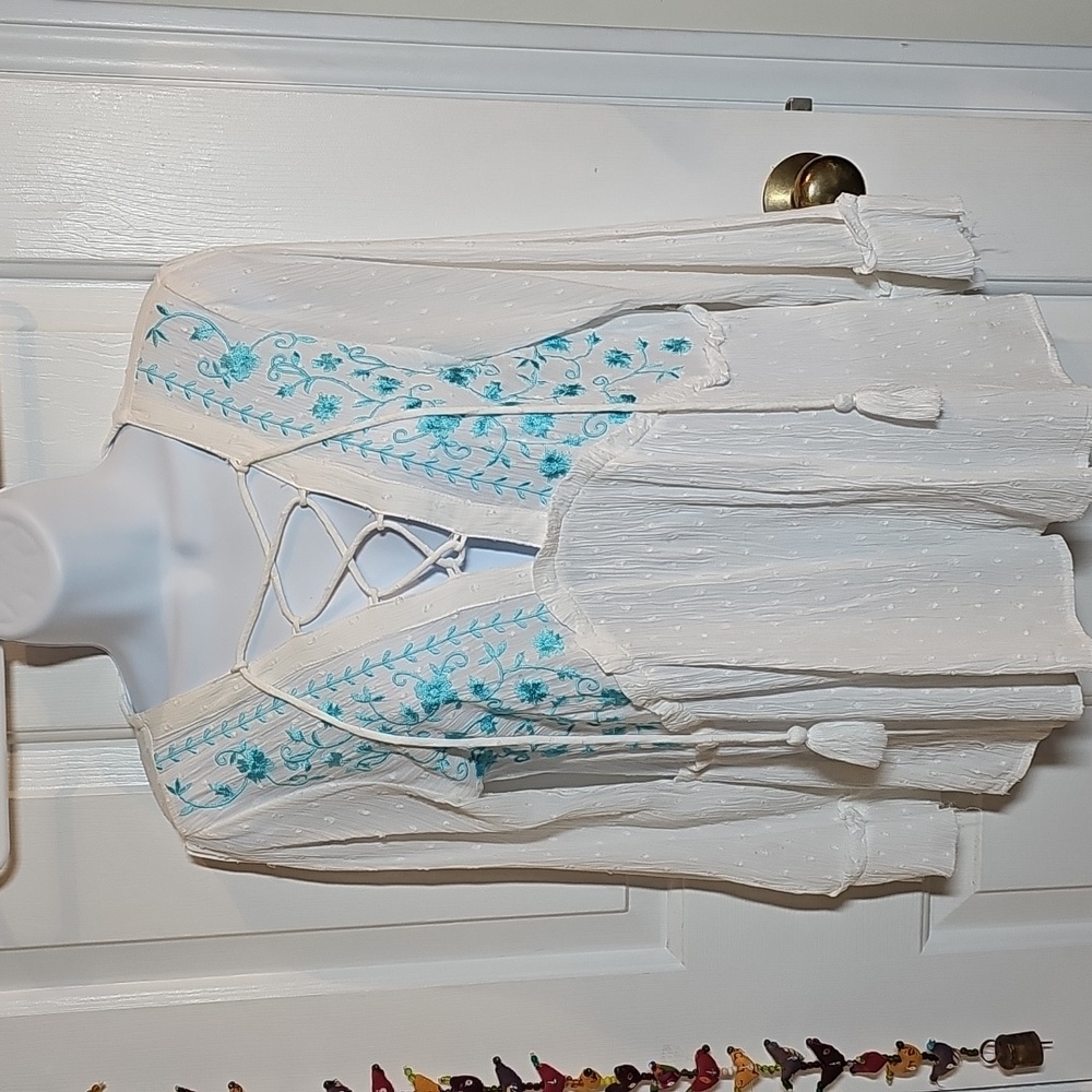 VENUS Elegant White Blouse With Turquoise Embroidery